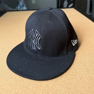 New Era Black and Gray New York Yankees Hat. Size 7 & 5/8 like new